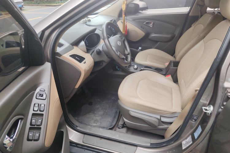 Used Hyundai ix35 2012 2.0L Automatic Two-Wheel Drive Elite Edition GLS Driver Seat