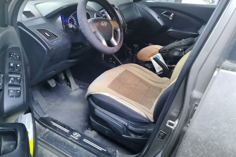 Used Hyundai ix35 2012 2.0L Manual Two-Wheel Drive New Edition GL Driver Seat