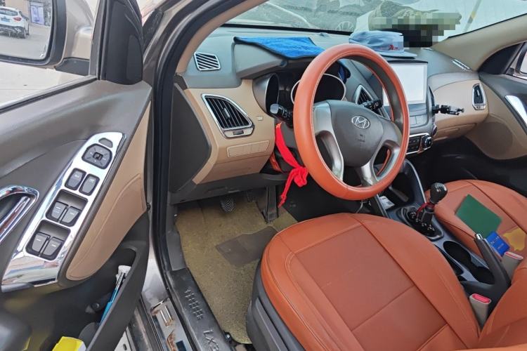 Used Hyundai ix35 2012 2.0L Manual Two-Wheel Drive New Edition GL Driver Seat