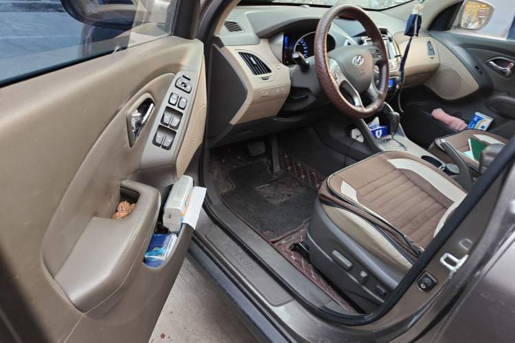 Used Hyundai ix35 2012 2.0L Automatic Two-Wheel Drive Elite Edition GLS Driver Seat