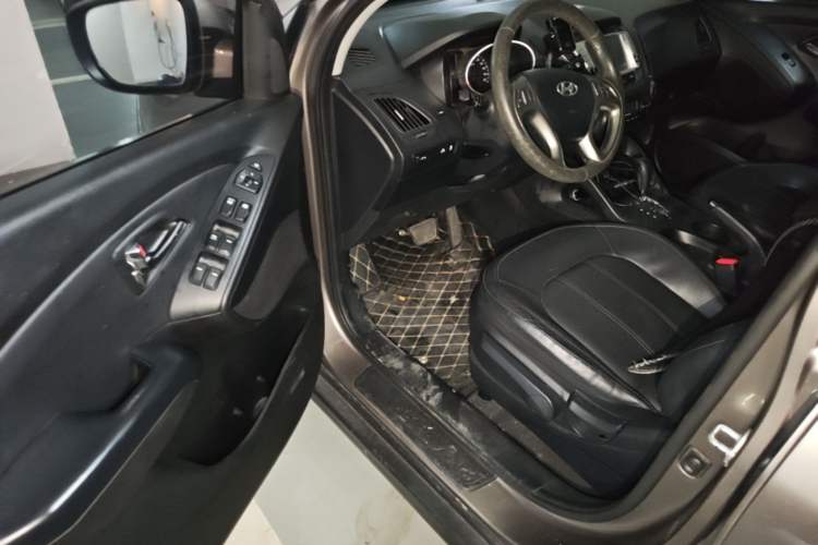 Used Hyundai ix35 2012 2.0L Automatic Two-Wheel Drive Elite Edition GLS Driver Seat