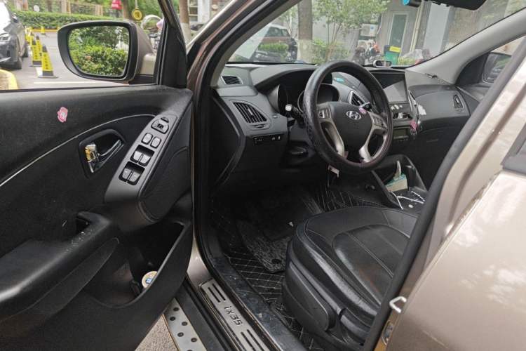 Used Hyundai ix35 2012 2.0L Automatic Two-Wheel Drive Elite Edition GLS Driver Seat