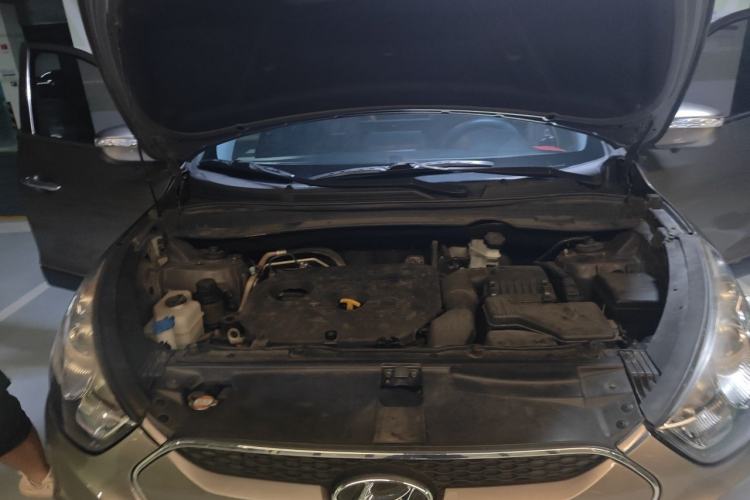 Used Hyundai ix35 2012 2.0L Automatic Two-Wheel Drive Elite Edition GLS Engine Bay