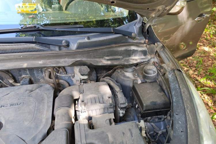 Used Hyundai ix35 2012 2.0L Automatic Two-Wheel Drive Elite Edition GLS Engine Bay Left
