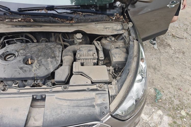 Used Hyundai ix35 2012 2.0L Automatic Two-Wheel Drive Elite Edition GLS Engine Bay Left