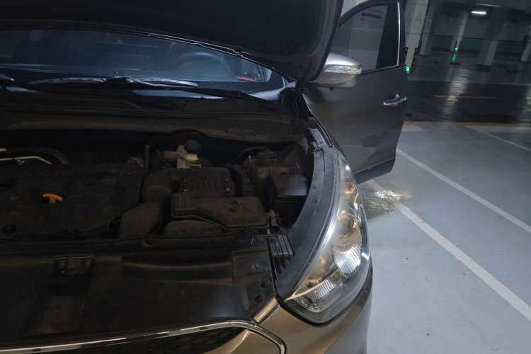 Used Hyundai ix35 2012 2.0L Automatic Two-Wheel Drive Elite Edition GLS Engine Bay Left