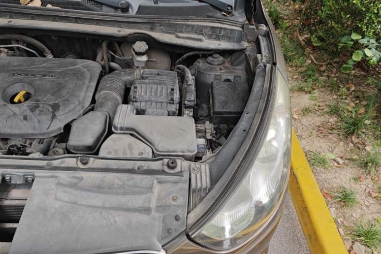 Used Hyundai ix35 2012 2.0L Automatic Two-Wheel Drive Elite Edition GLS Engine Bay Left