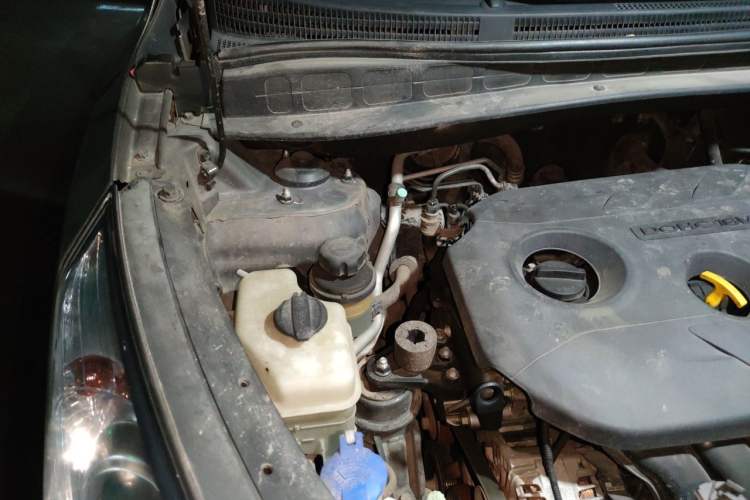 Used Hyundai ix35 2012 2.0L Automatic Two-Wheel Drive Elite Edition GLS Engine Bay Right