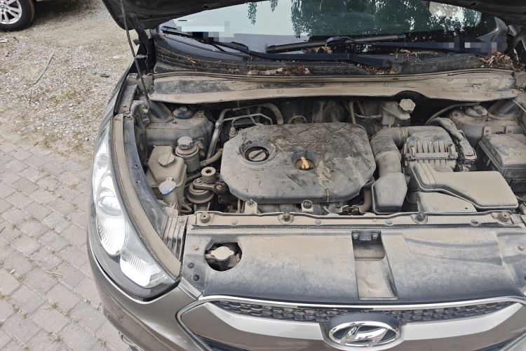 Used Hyundai ix35 2012 2.0L Automatic Two-Wheel Drive Elite Edition GLS Engine Bay Right