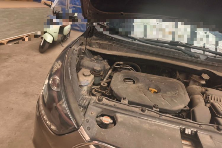 Used Hyundai ix35 2012 2.0L Automatic Two-Wheel Drive Elite Edition GLS Engine Bay Right