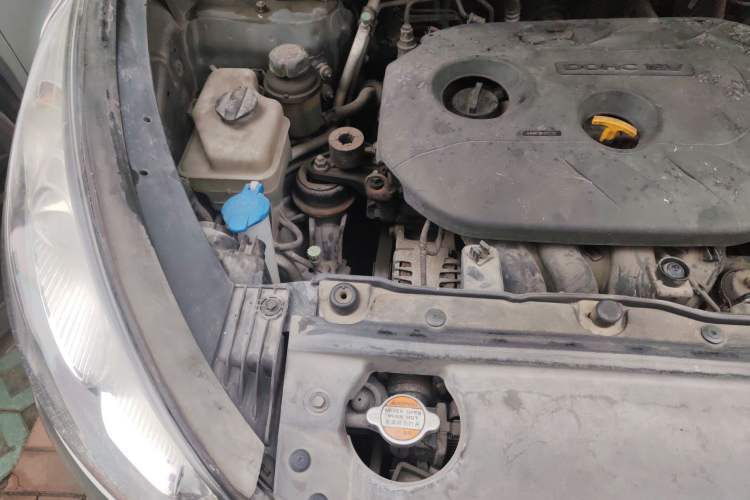 Used Hyundai ix35 2012 2.0L Automatic Two-Wheel Drive Elite Edition GLS Engine Bay Right
