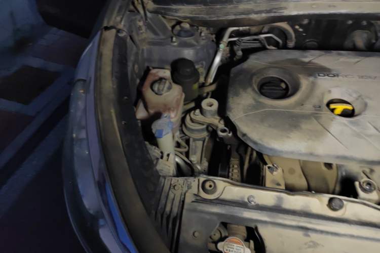Used Hyundai ix35 2012 2.0L Automatic Two-Wheel Drive Elite Edition GLS Engine Bay Right