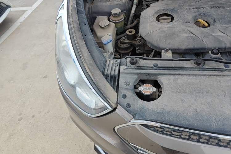 Used Hyundai ix35 2012 2.0L Manual Two-Wheel Drive New Edition GL Engine Bay Right