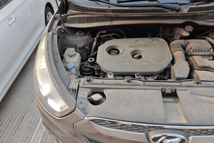 Used Hyundai ix35 2012 2.0L Automatic Two-Wheel Drive Elite Edition GLS Engine Bay Right