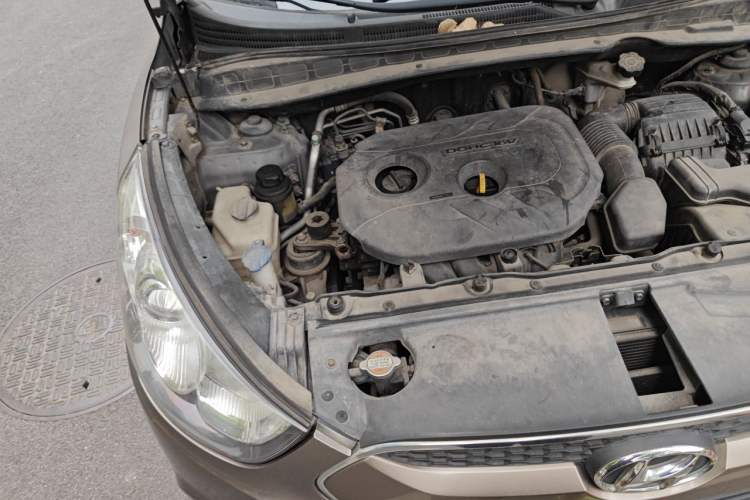 Used Hyundai ix35 2012 2.0L Automatic Two-Wheel Drive Elite Edition GLS Engine Bay Right