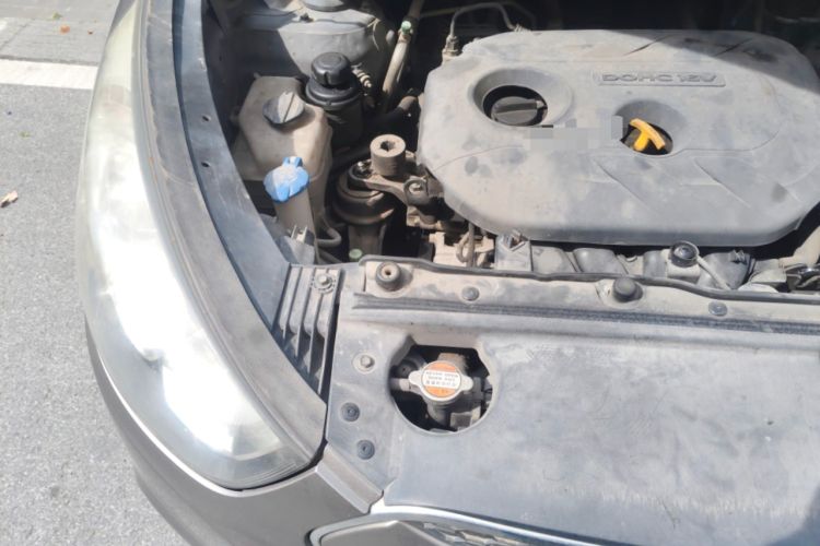 Used Hyundai ix35 2012 2.0L Automatic Two-Wheel Drive Elite Edition GLS Engine Bay Right