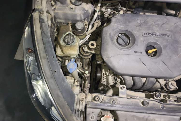 Used Hyundai ix35 2012 2.0L Automatic Two-Wheel Drive Elite Edition GLS Engine Bay Right