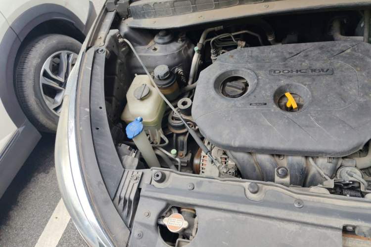 Used Hyundai ix35 2012 2.0L Automatic Two-Wheel Drive Elite Edition GLS Engine Bay Right