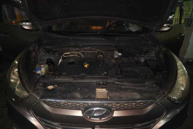 Used Hyundai ix35 2012 2.0L Automatic Two-Wheel Drive Elite Edition GLS Engine Bay