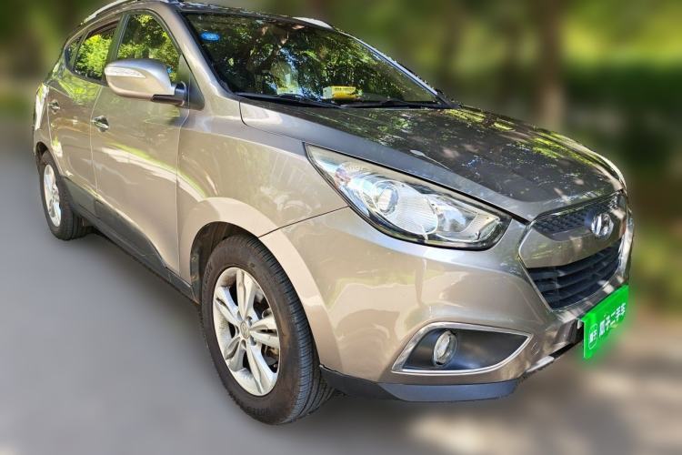 Used Hyundai ix35 2012 2.0L Automatic Two-Wheel Drive Elite Edition GLS Front Right 45 Deg