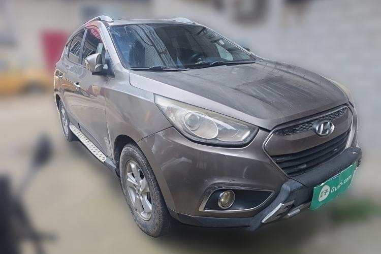 Used Hyundai ix35 2012 2.0L Automatic Two-Wheel Drive New Edition GL Front Right 45 Deg