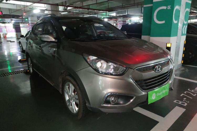 Used Hyundai ix35 2012 2.0L Automatic Two-Wheel Drive Elite Edition GLS Front Right 45 Deg