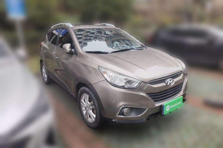 Used Hyundai ix35 2012 2.0L Automatic Two-Wheel Drive Elite Edition GLS Front Right 45 Deg