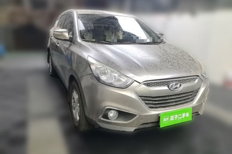 Used Hyundai ix35 2012 2.0L Manual Two-Wheel Drive New Edition GL Front Right 45 Deg
