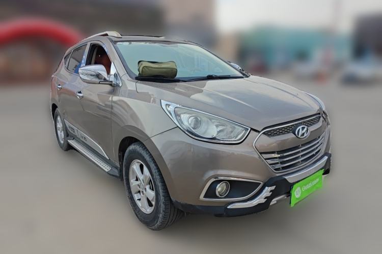 Used Hyundai ix35 2012 2.0L Manual Two-Wheel Drive New Edition GL Front Right 45 Deg