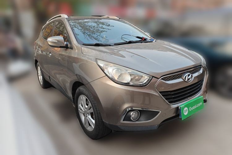 Used Hyundai ix35 2012 2.0L Automatic Two-Wheel Drive Elite Edition GLS Front Right 45 Deg