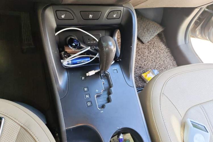 Used Hyundai ix35 2012 2.0L Automatic Two-Wheel Drive Elite Edition GLS Gear Lever