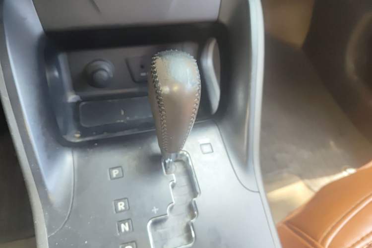 Used Hyundai ix35 2012 2.0L Automatic Two-Wheel Drive Elite Edition GLS Gear Lever