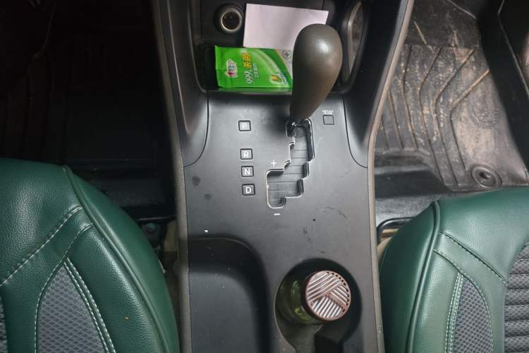 Used Hyundai ix35 2012 2.0L Automatic Two-Wheel Drive New Edition GL Gear Lever