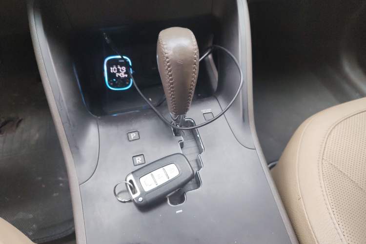 Used Hyundai ix35 2012 2.0L Automatic Two-Wheel Drive Elite Edition GLS Gear Lever