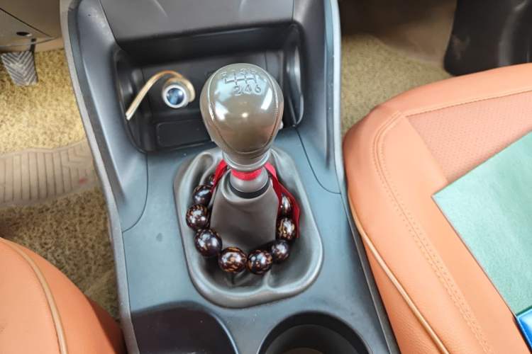 Used Hyundai ix35 2012 2.0L Manual Two-Wheel Drive New Edition GL Gear Lever