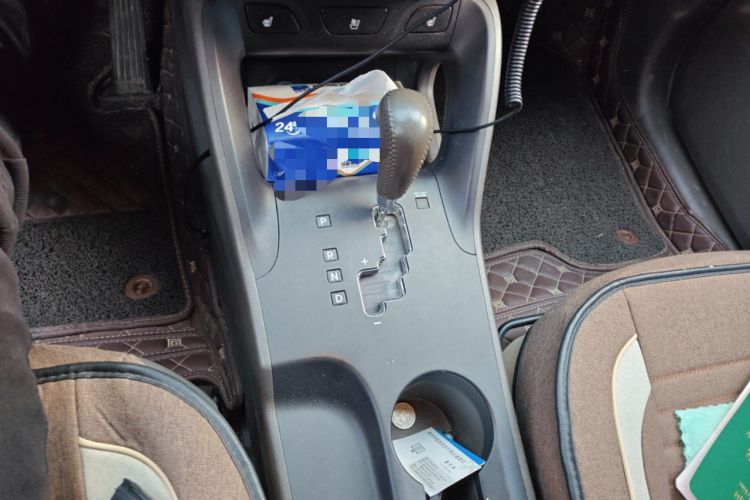 Used Hyundai ix35 2012 2.0L Automatic Two-Wheel Drive Elite Edition GLS Gear Lever