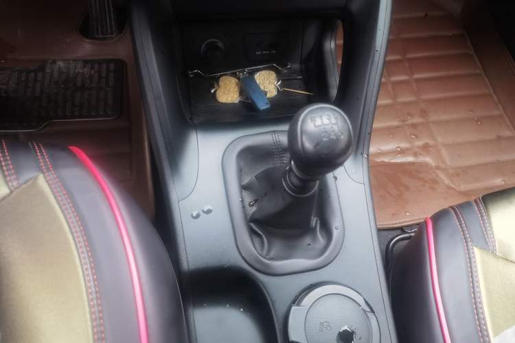 Used Hyundai ix35 2012 2.0L Manual Two-Wheel Drive New Edition GL Gear Lever
