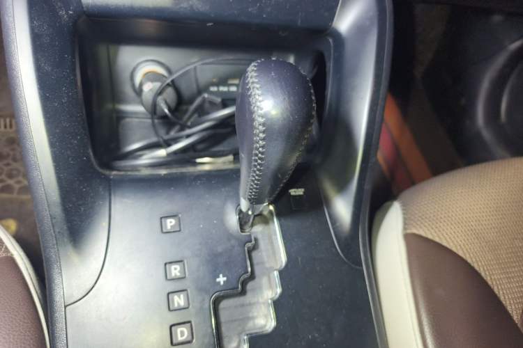 Used Hyundai ix35 2012 2.0L Automatic Two-Wheel Drive Elite Edition GLS Gear Lever