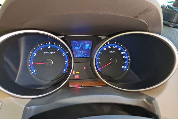 Used Hyundai ix35 2012 2.0L Automatic Two-Wheel Drive Elite Edition GLS Instrument Cluster