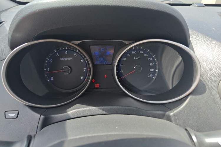 Used Hyundai ix35 2012 2.0L Automatic Two-Wheel Drive Elite Edition GLS Instrument Cluster