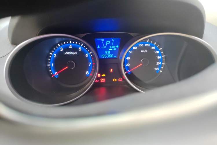 Used Hyundai ix35 2012 2.0L Automatic Two-Wheel Drive Elite Edition GLS Instrument Cluster