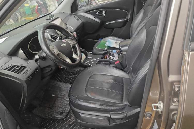 Used Hyundai ix35 2012 2.0L Automatic Two-Wheel Drive Elite Edition GLS Left Front Seat