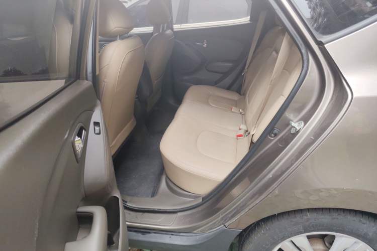 Used Hyundai ix35 2012 2.0L Automatic Two-Wheel Drive Elite Edition GLS Left Rear Seat