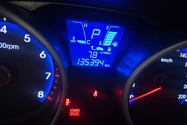 Used Hyundai ix35 2012 2.0L Automatic Two-Wheel Drive New Edition GL Odometer Close Up