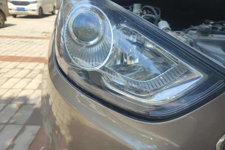 Used Hyundai ix35 2012 2.0L Automatic Two-Wheel Drive Elite Edition GLS Right Front Headlight