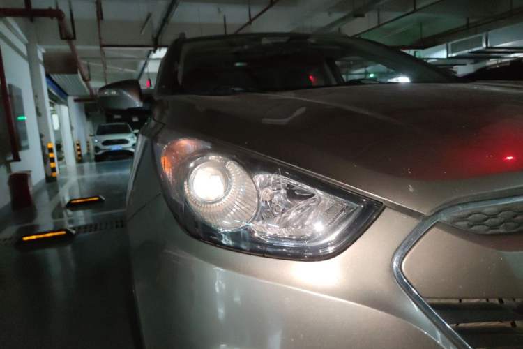 Used Hyundai ix35 2012 2.0L Automatic Two-Wheel Drive Elite Edition GLS Right Front Headlight