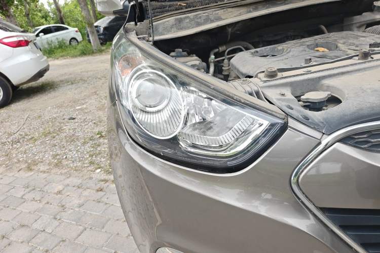 Used Hyundai ix35 2012 2.0L Automatic Two-Wheel Drive Elite Edition GLS Right Front Headlight
