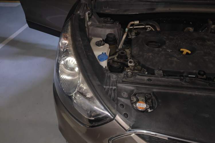 Used Hyundai ix35 2012 2.0L Automatic Two-Wheel Drive Elite Edition GLS Right Front Headlight