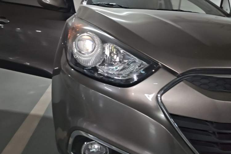 Used Hyundai ix35 2012 2.0L Automatic Two-Wheel Drive Elite Edition GLS Right Front Headlight