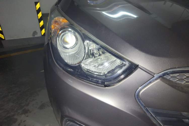 Used Hyundai ix35 2012 2.0L Automatic Two-Wheel Drive Elite Edition GLS Right Front Headlight